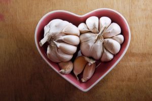 flat belly herbs- garlic